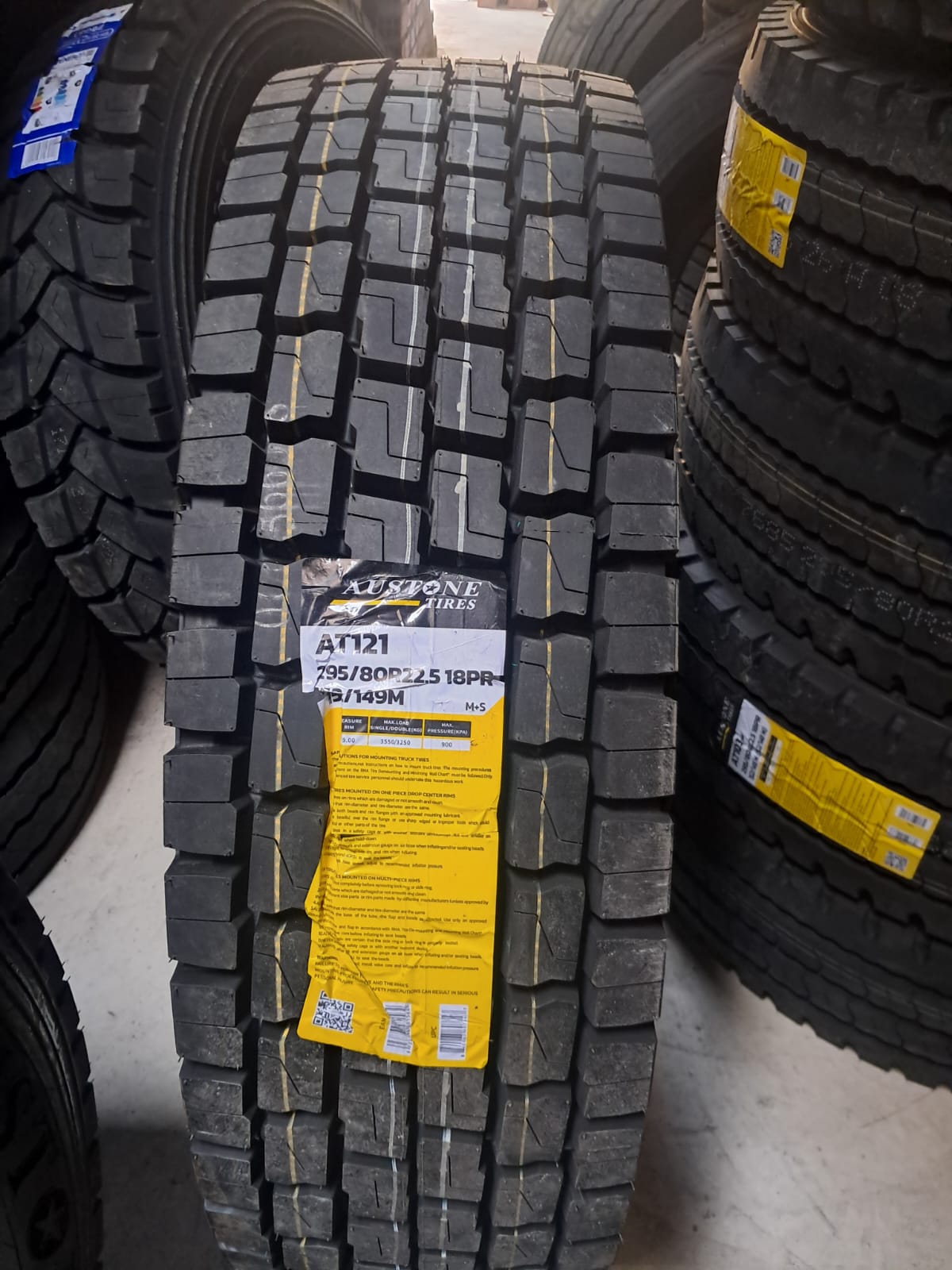 295/80 R22.5 18PR AT121 XB POST-GALL AUSTONE TL T.D. 22.5 MM BANDA 250MM PESO.68.3KG.